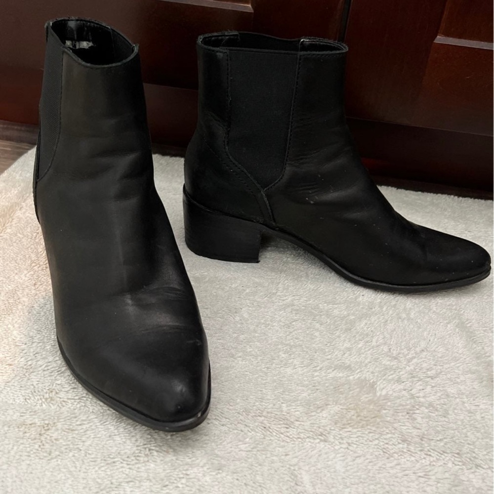 Black ankle links leather boots size 6 1/2 have been worn